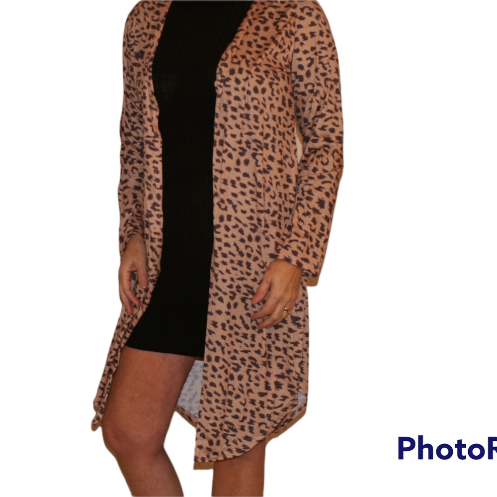 ✨HP✨ Knee Length Leopard Print Cardigan - Picture 3 of 8